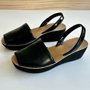 Kenneth Cole Reaction Black Leather Platform Slingback Sandals